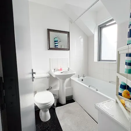 Well-Equipped 4 Bedroom House Close To City Centre Leeds  Exterior foto