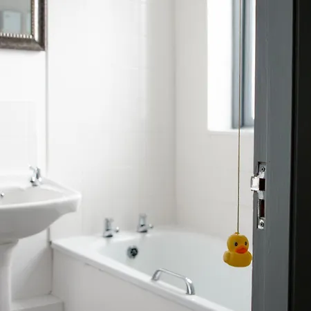 Well-Equipped 4 Bedroom House Close To City Centre Leeds  Exterior foto