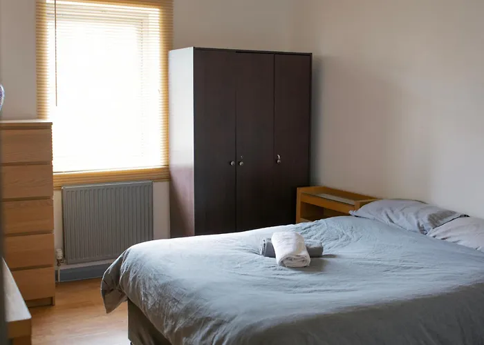 Well-Equipped 4 Bedroom House Close To City Centre