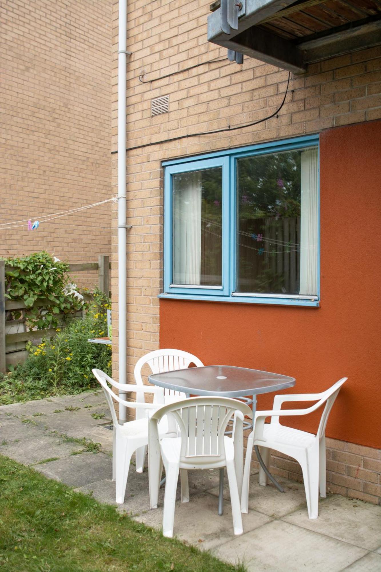Well-equipped 4 Bedroom House Close To Centre Лидс