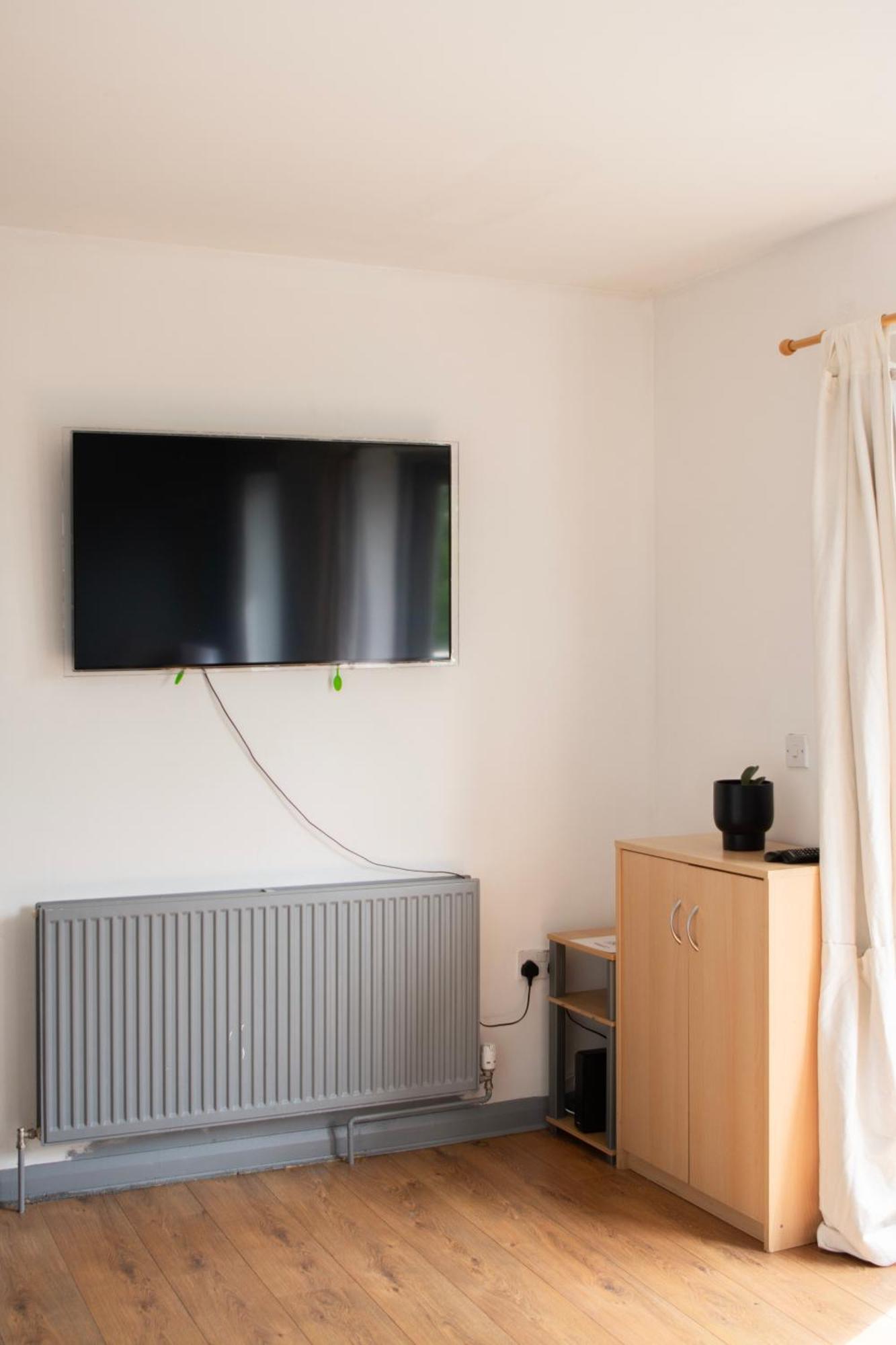 Well-equipped 4 Bedroom House Close To Centre *