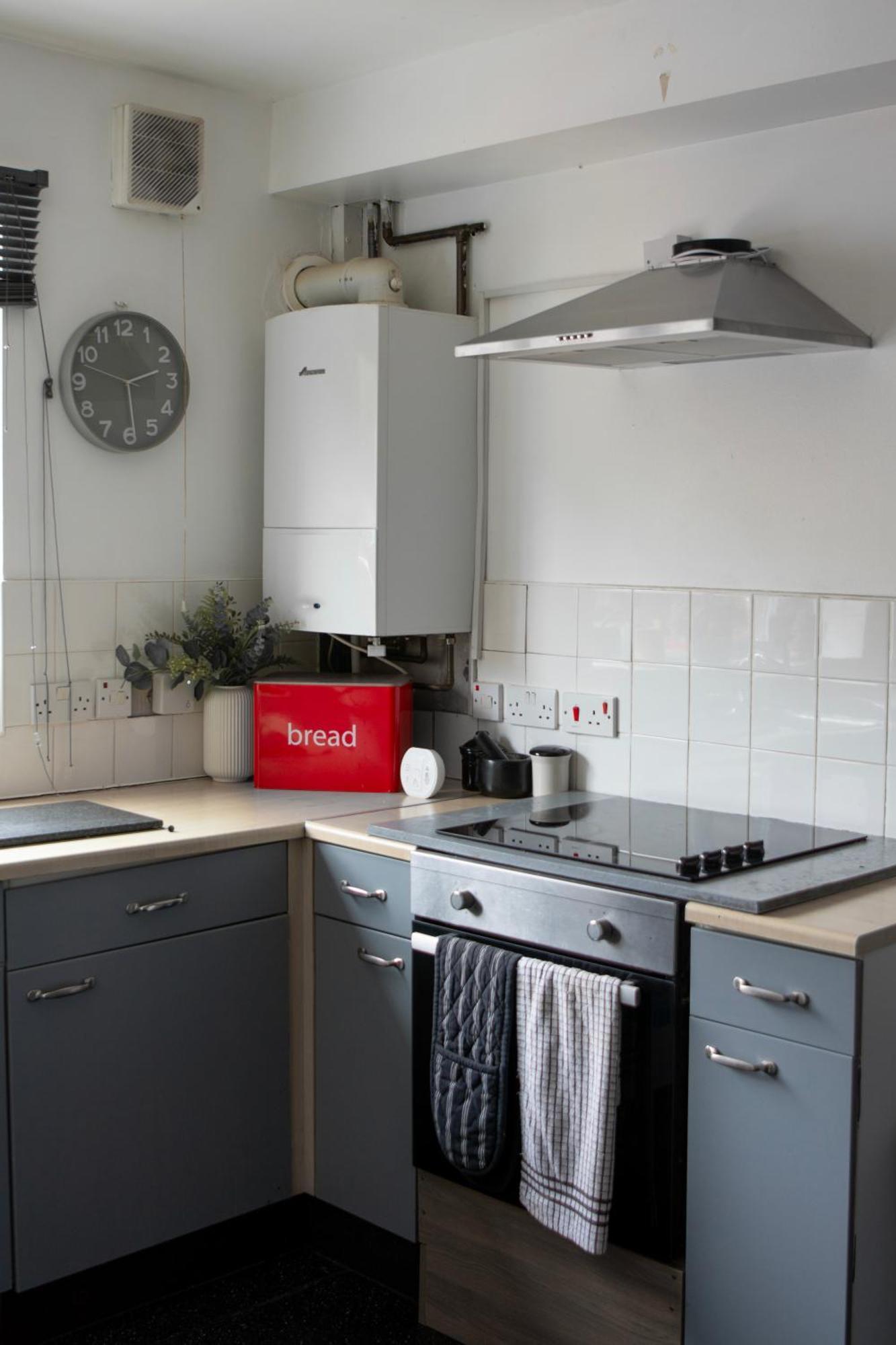 Well-equipped 4 Bedroom House Close To Centre *