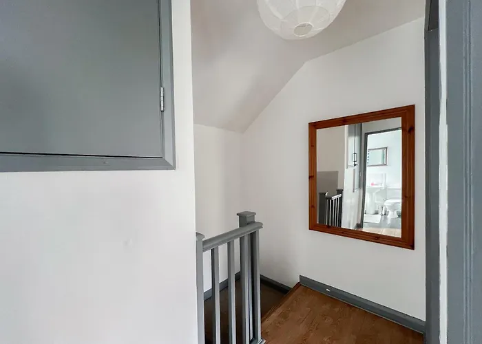 Well-Equipped 4 Bedroom House Close To City Centre