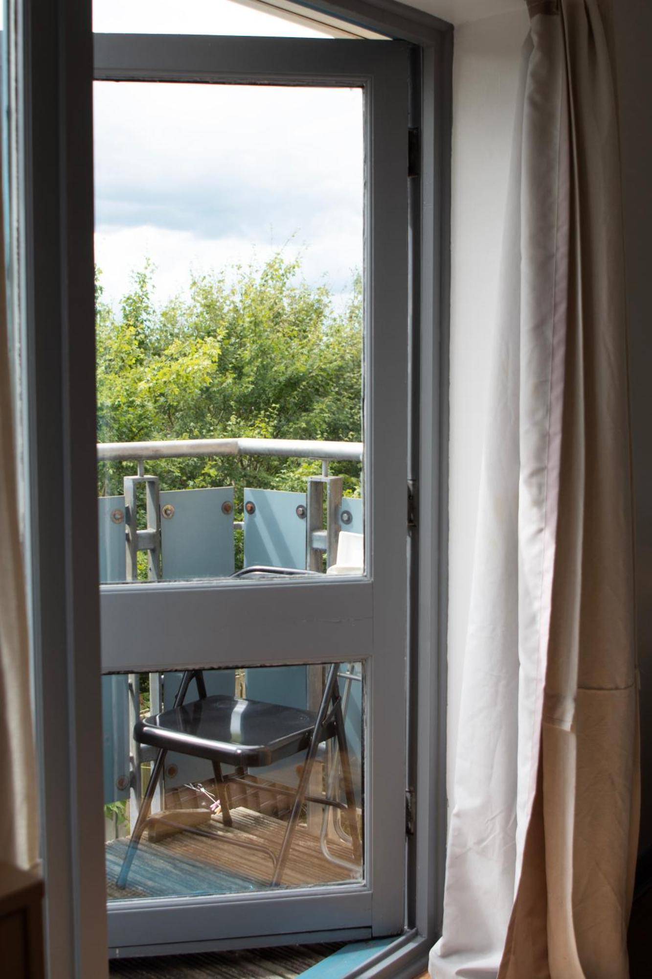 Well-equipped 4 Bedroom House Close To Centre Holiday home